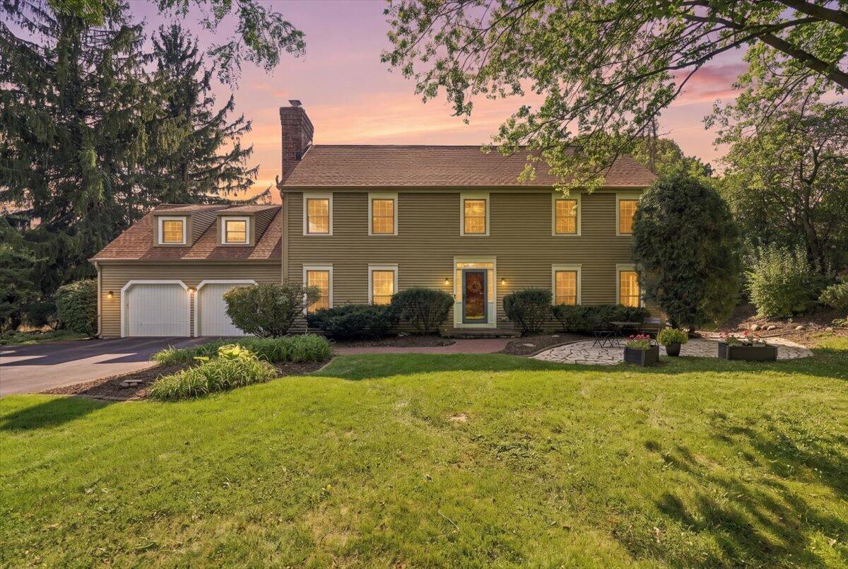 2915 Willaura Ct, Brookfield, WI 53005