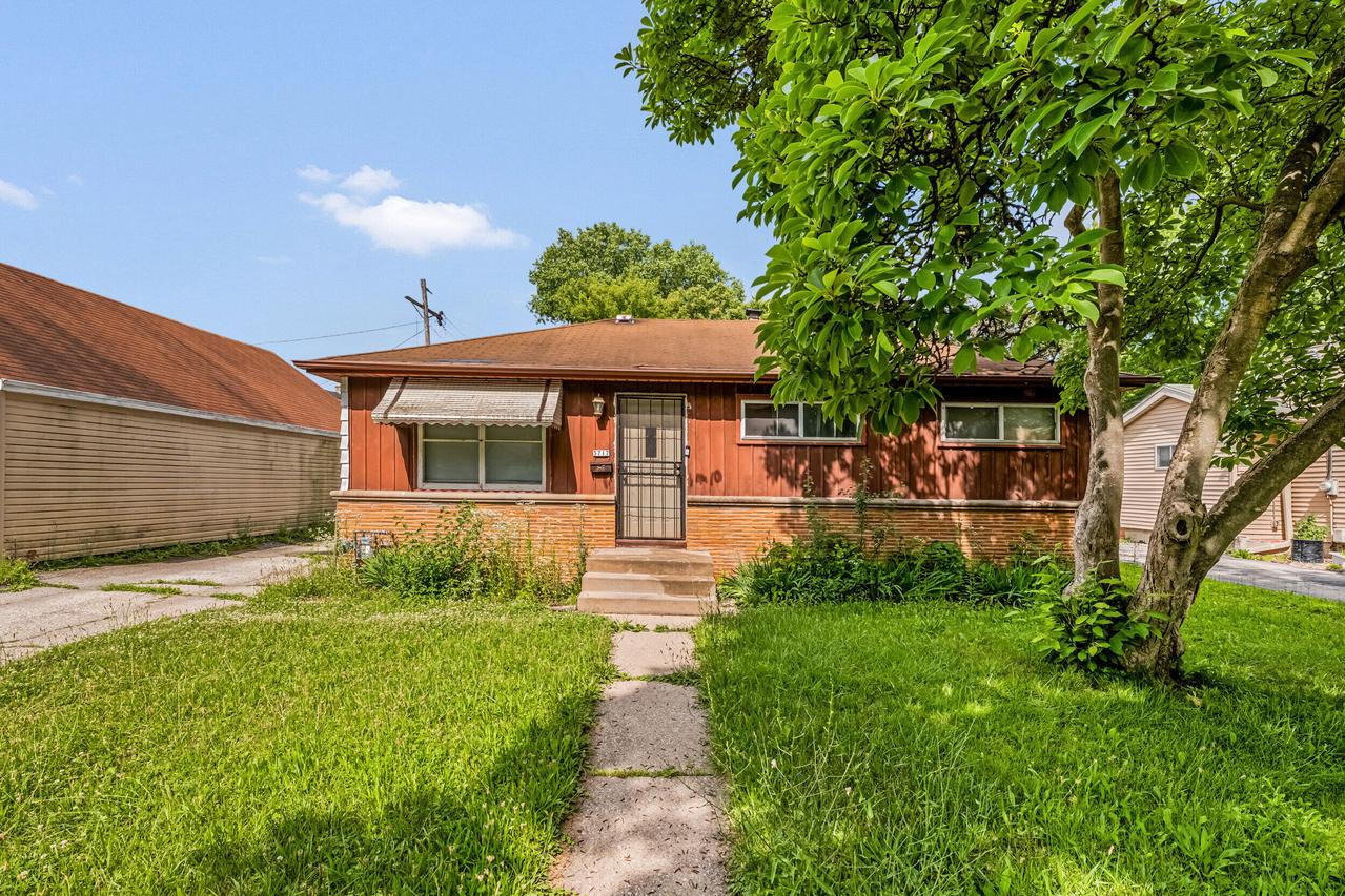 5717 N 62nd St, Milwaukee, WI 53218