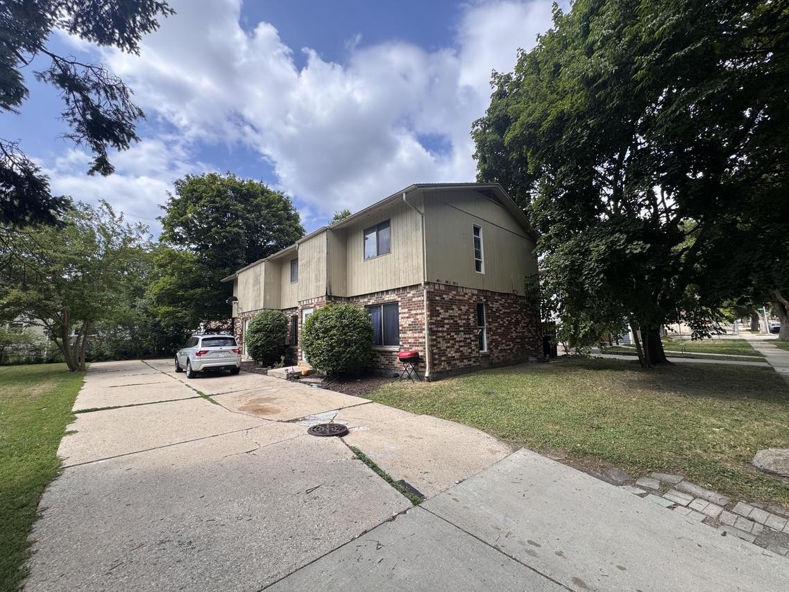 8811 W Mitchell St #8813,8815, West Allis, WI 53214