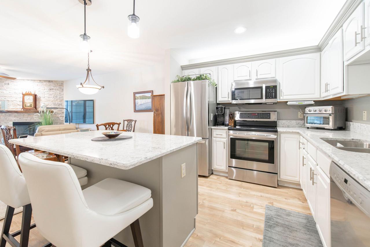 N16W26553 Conservancy Dr #C, Pewaukee, WI 53072