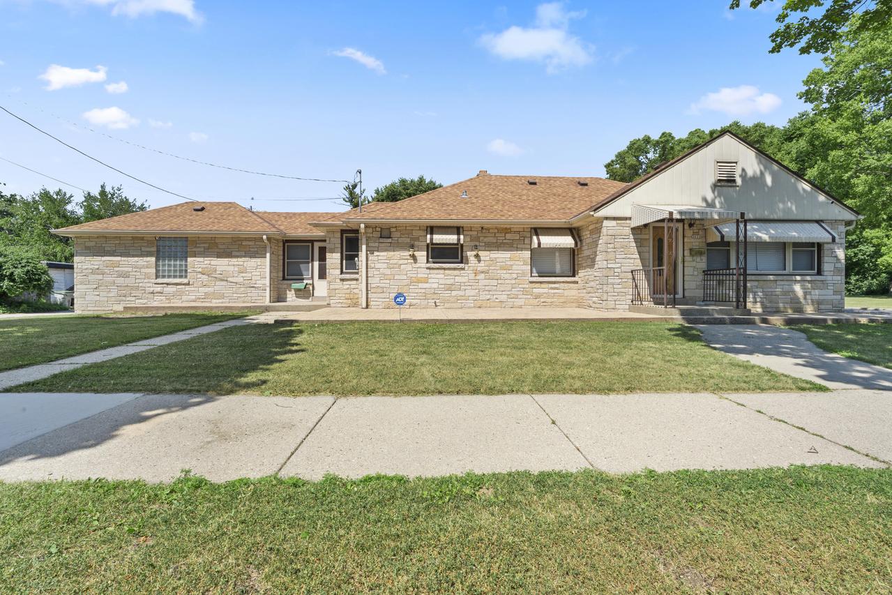 3031 S 33rd St, Milwaukee, WI 53215