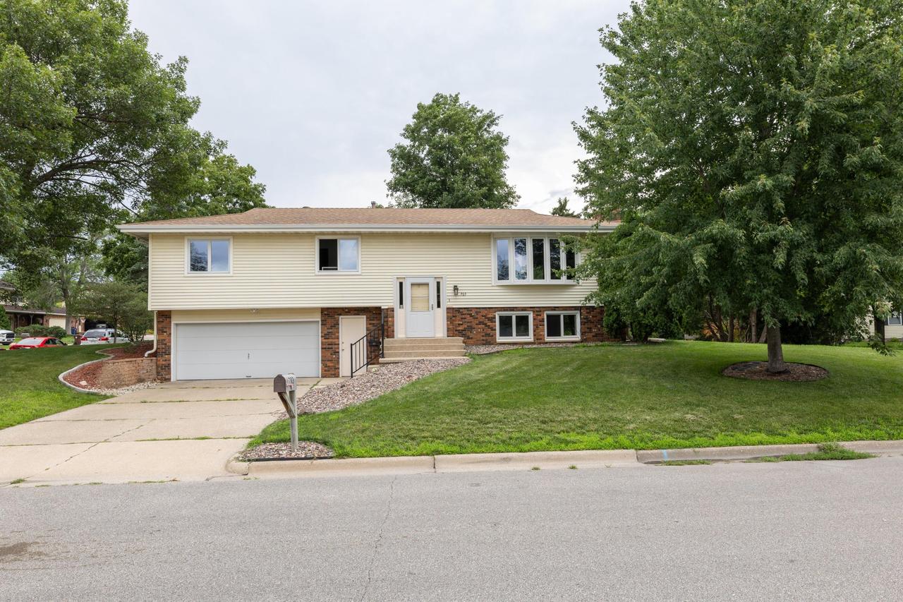 703 Lake St, Onalaska, WI 54650