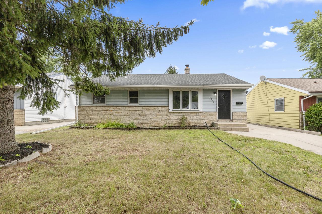 8030 W Colfax Ct, Milwaukee, WI 53218