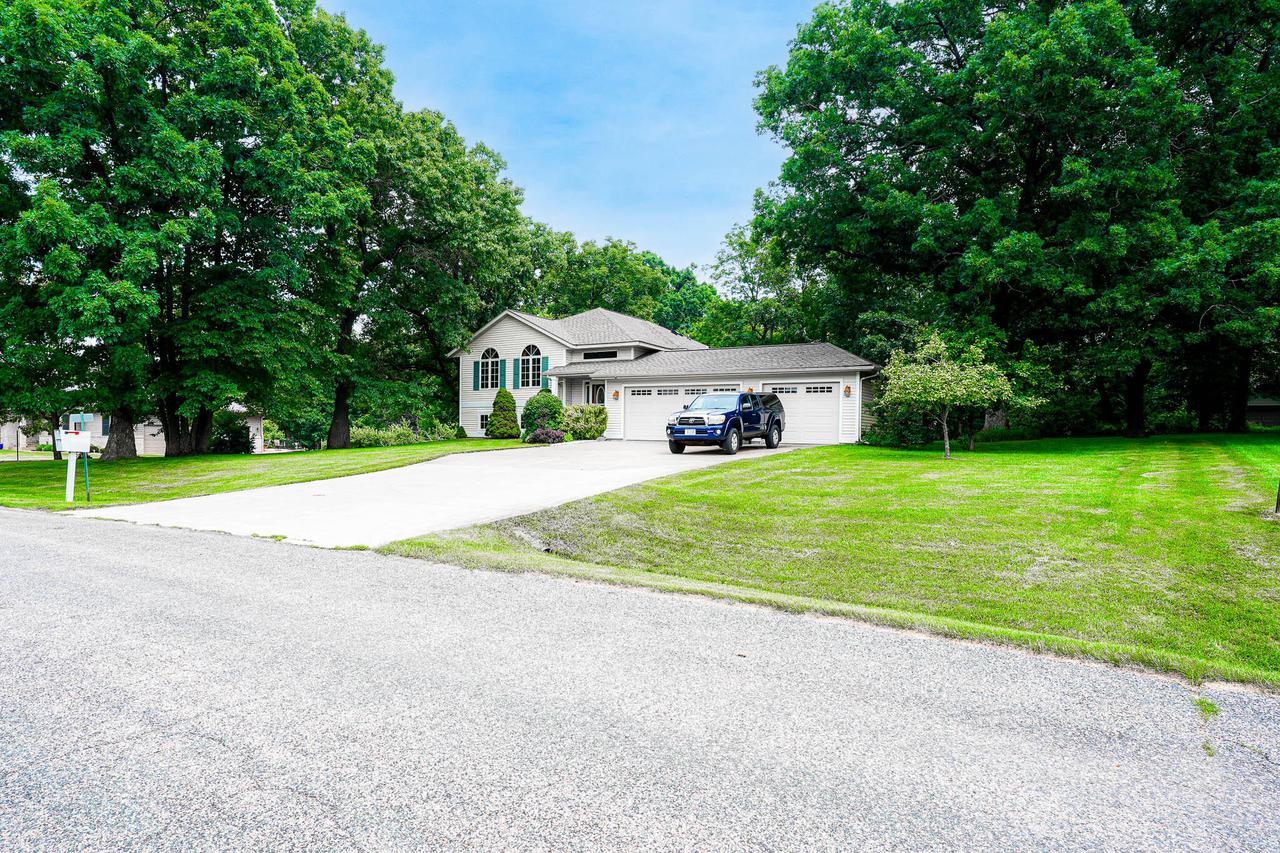 N1496 N Meadow Ridge, Greenfield, WI 54601