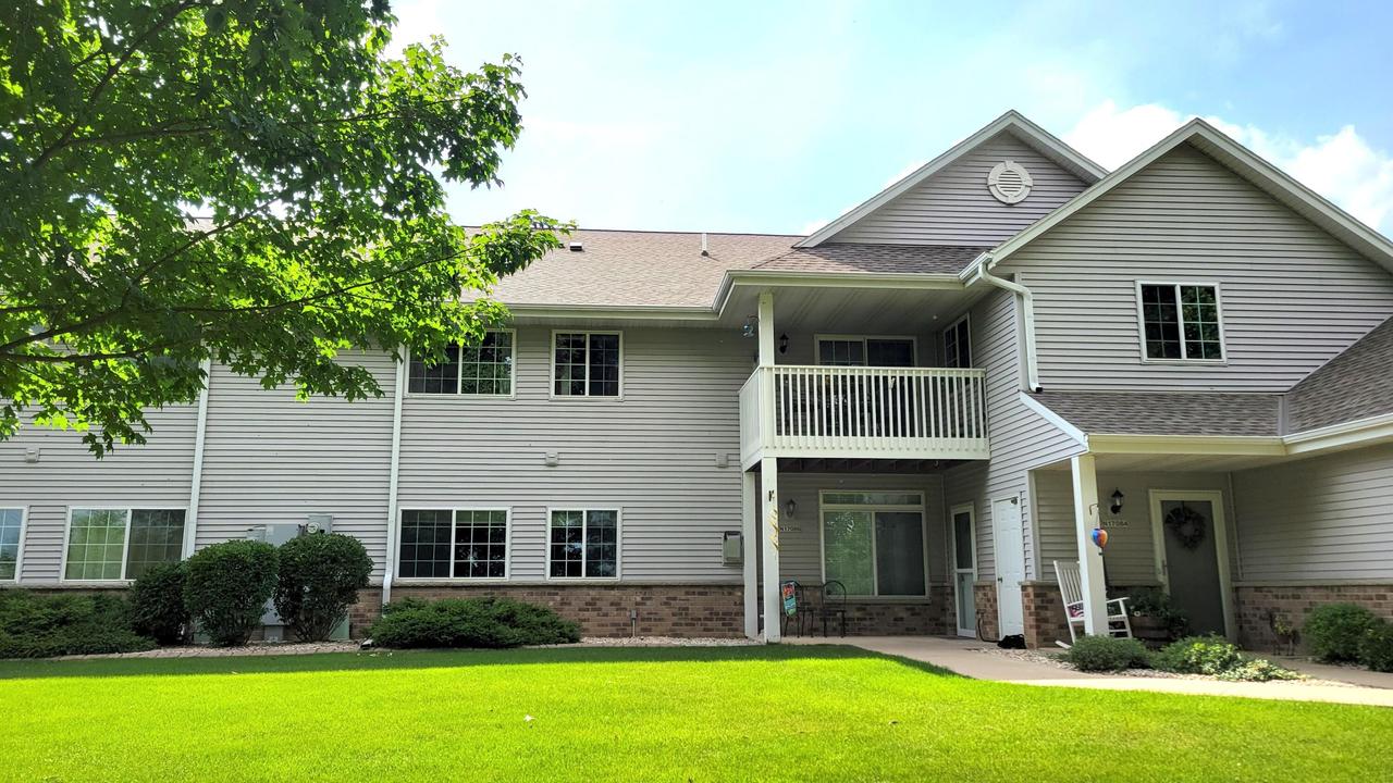 W197N17086 Stonewall Dr, Jackson, WI 53037