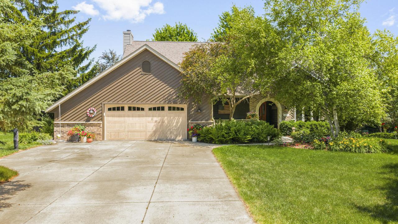 2819 Killarney Ct, West Bend, WI 53095