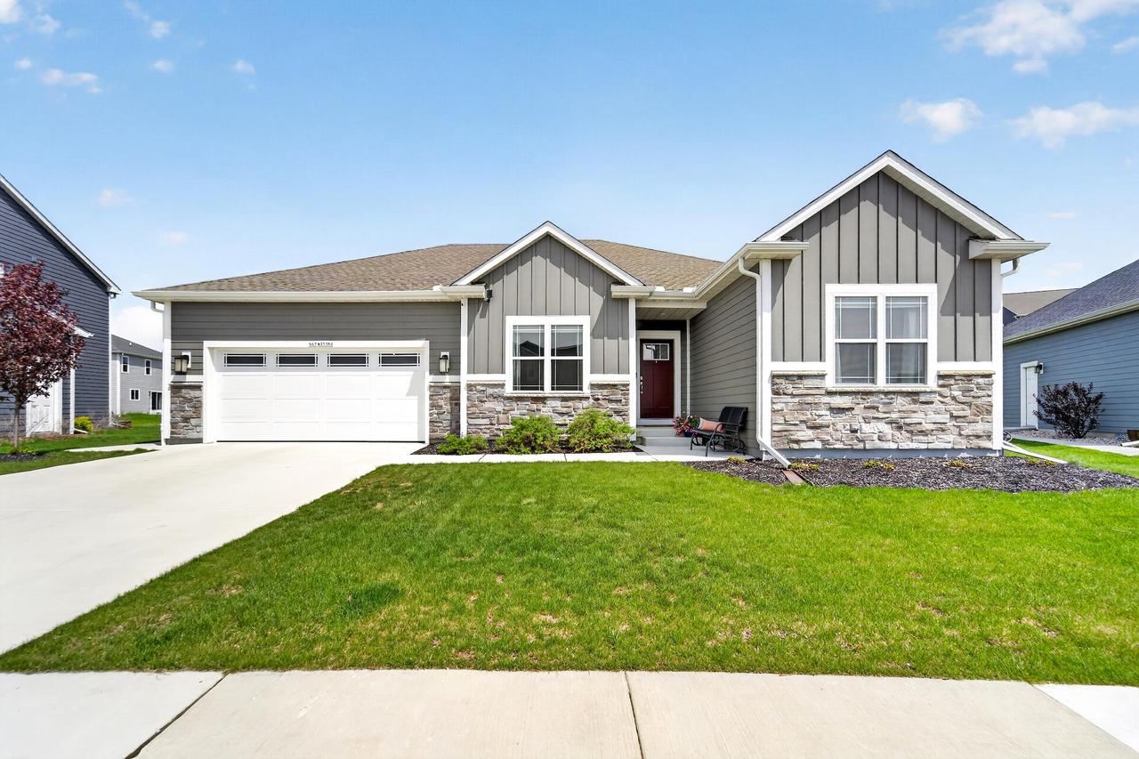 N67W25380 Aspen Ln, Sussex, WI 53089