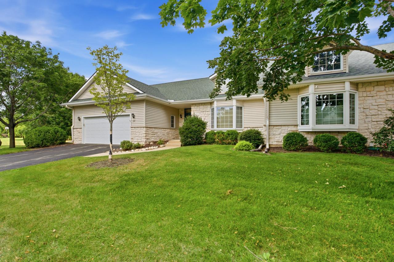 291 Cardinal Ln, Hartland, WI 53029
