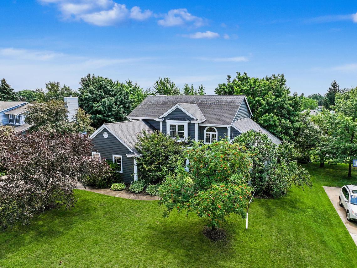 N51W16945 Fair Oak Pkwy, Menomonee Falls, WI 53051
