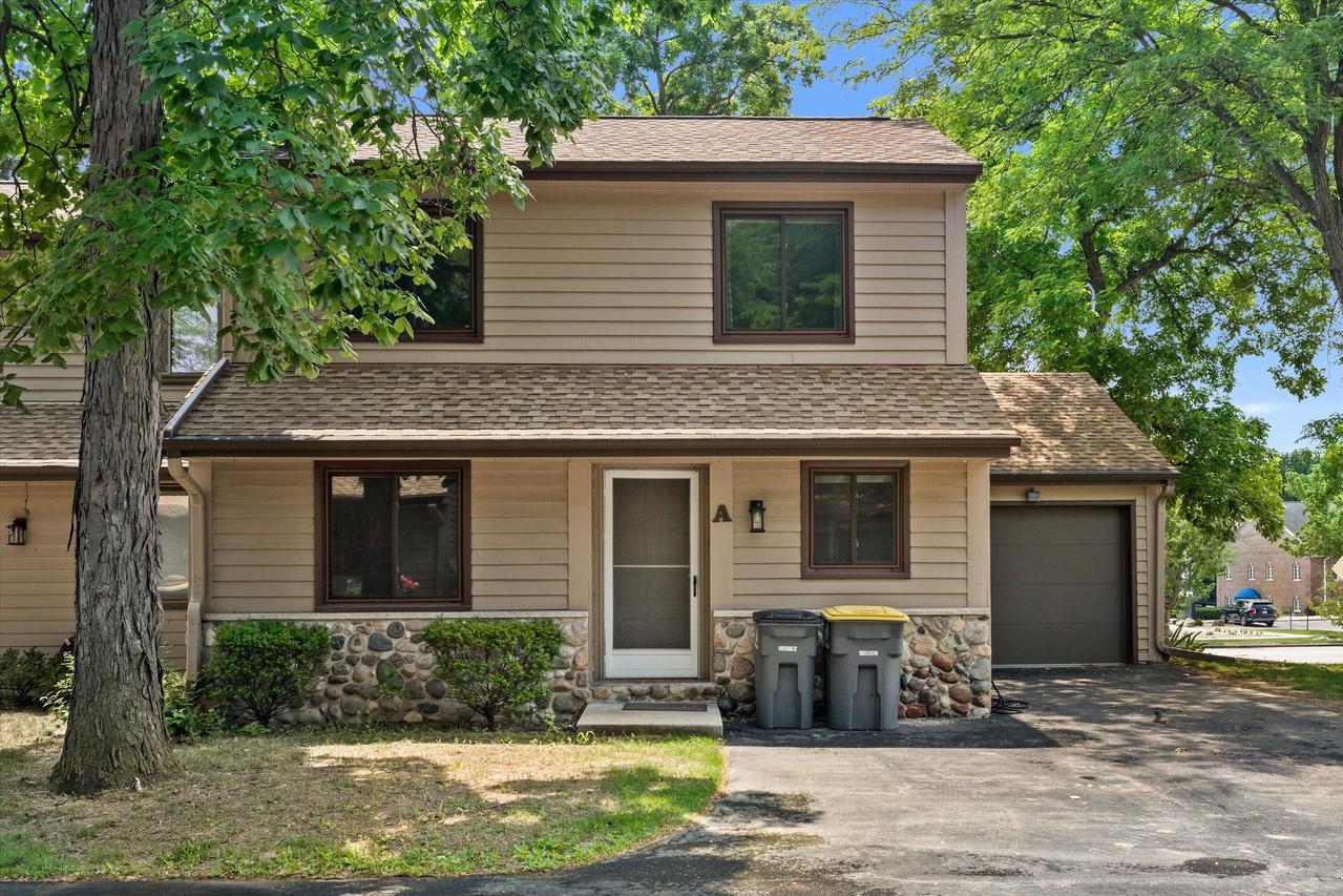 1335 Hickory Dr #A, Waukesha, WI 53186