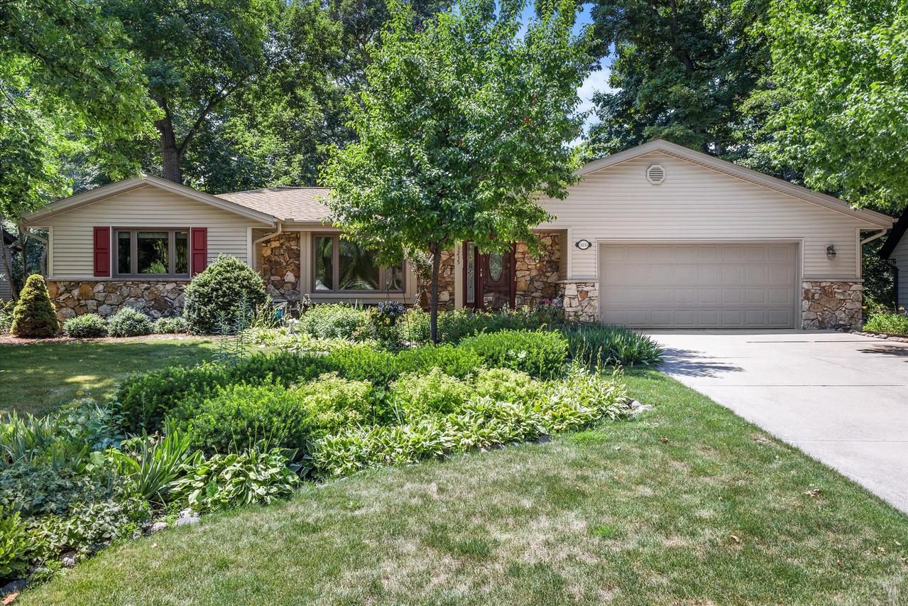 3235 S 149th St, New Berlin, WI 53151