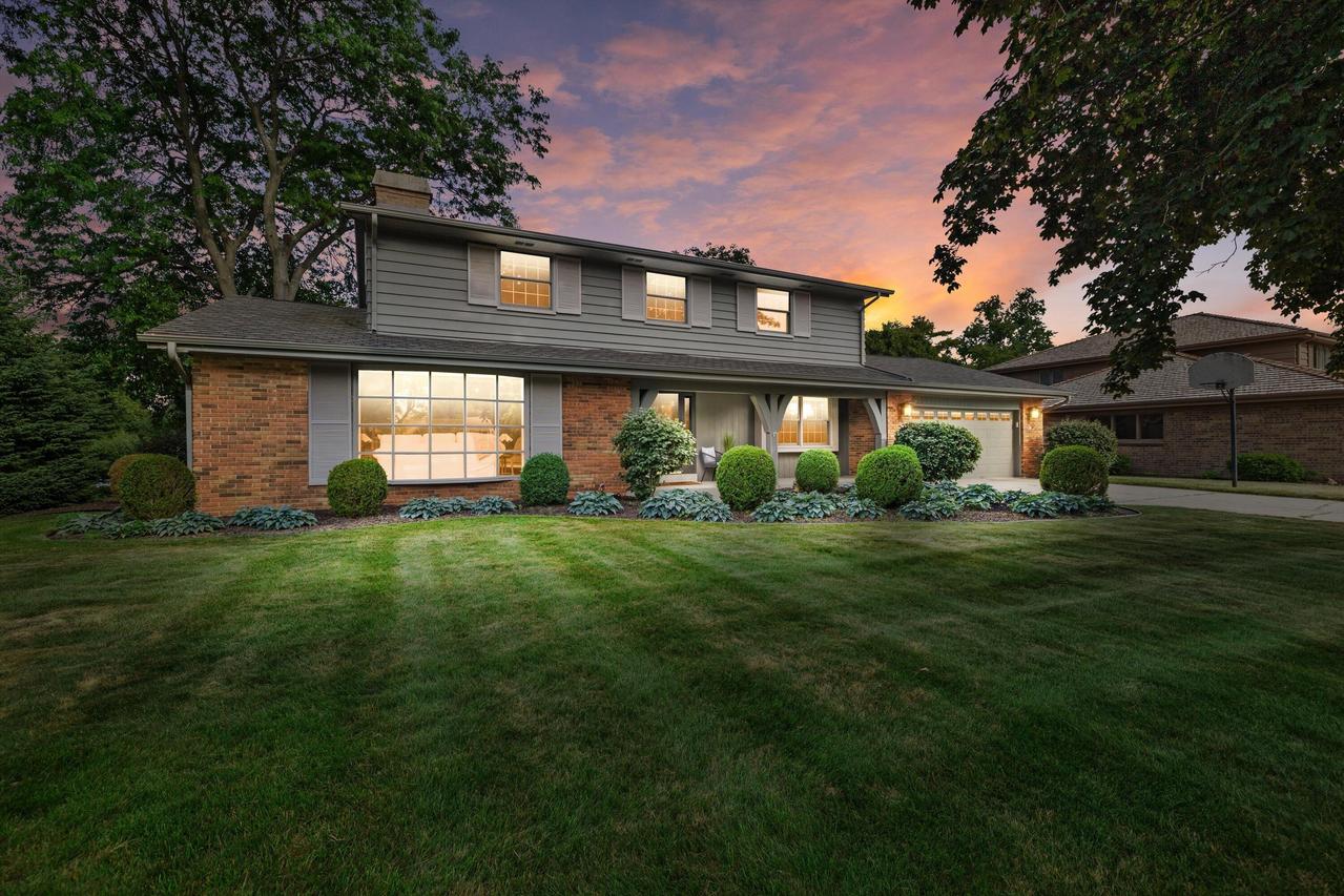 1 Shorewood Ct, Wind Point, WI 53402