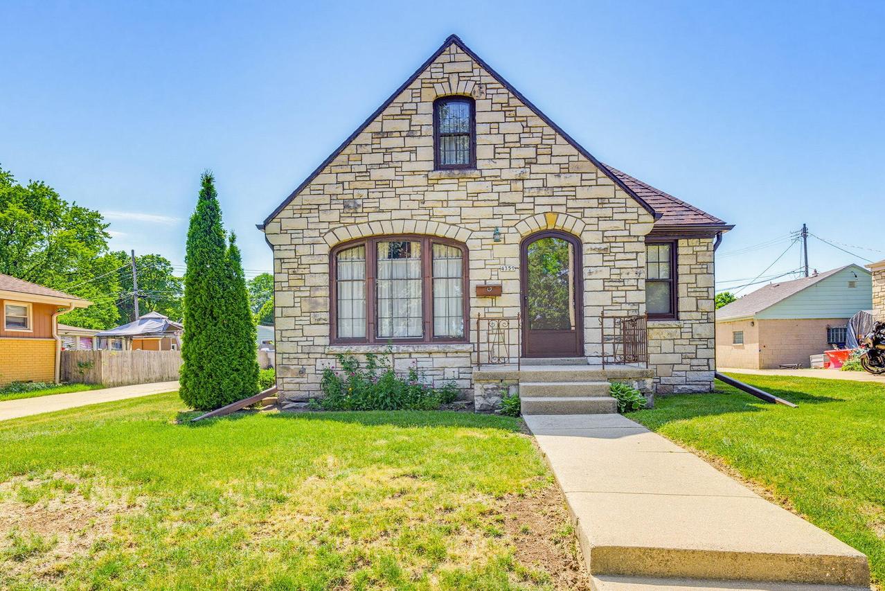 4359 N 82nd St, Milwaukee, WI 53222