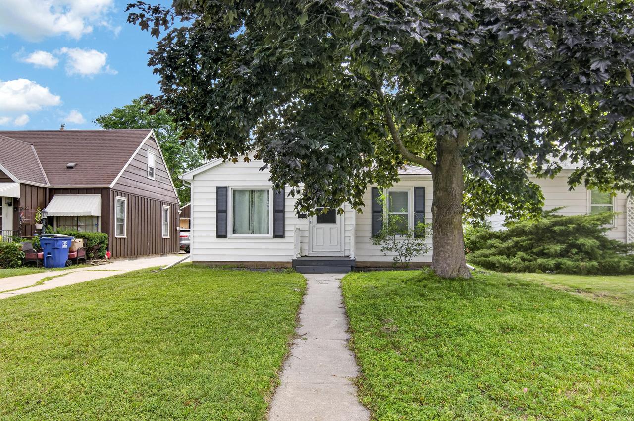 2304 James Blvd, Racine, WI 53403