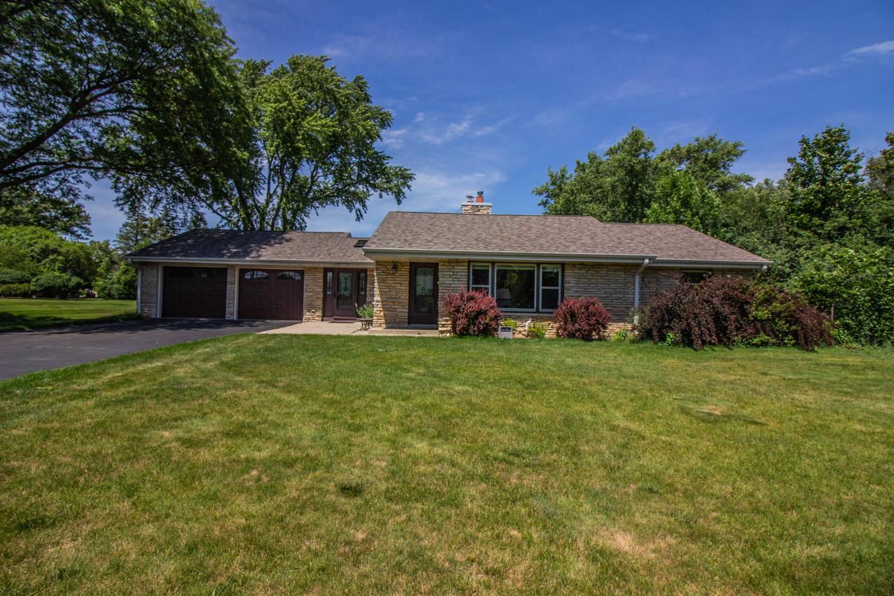 N80W16102 Rainbow Dr, Menomonee Falls, WI 53051