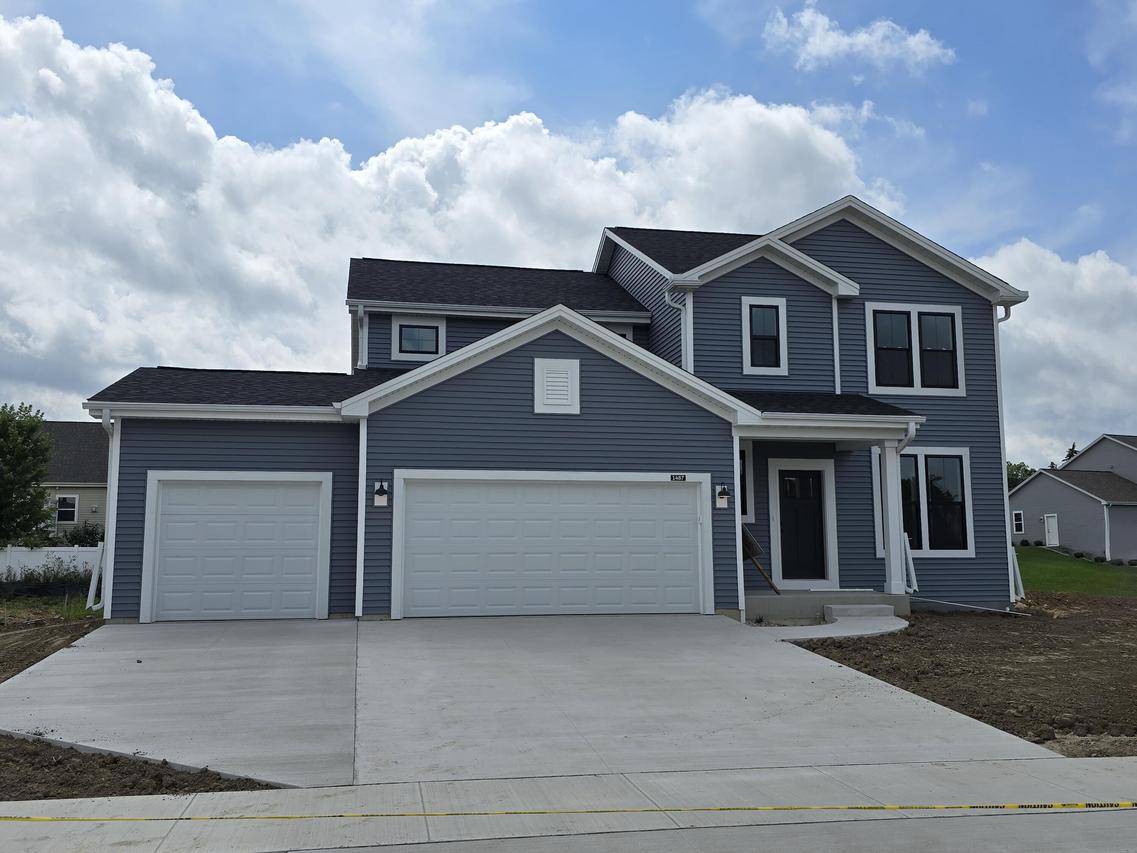 1487 Patton Dr, Hartford, WI 53027