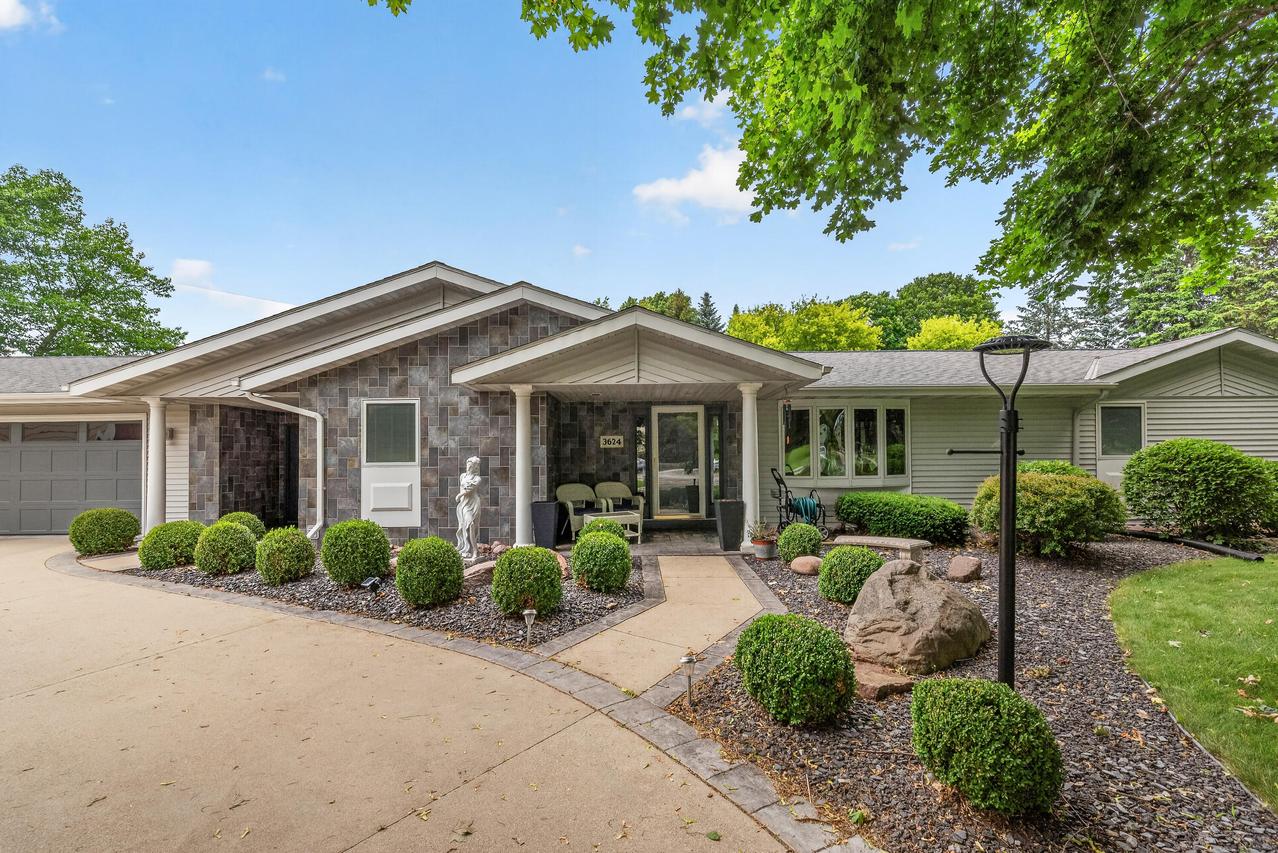 3624 Kettle Round St, Barton, WI 53095
