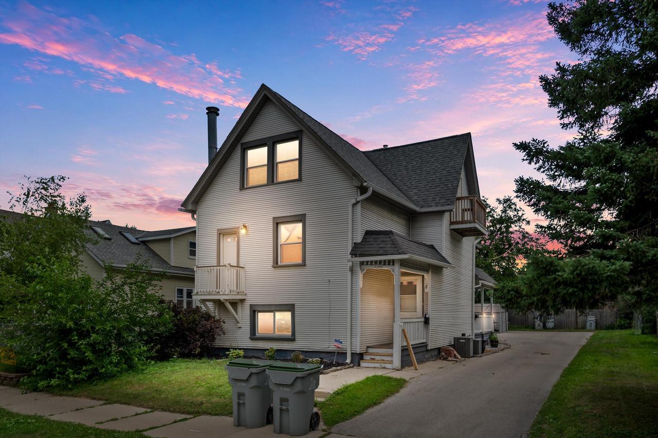 2200 S Winchester St #2202, Milwaukee, WI 53207