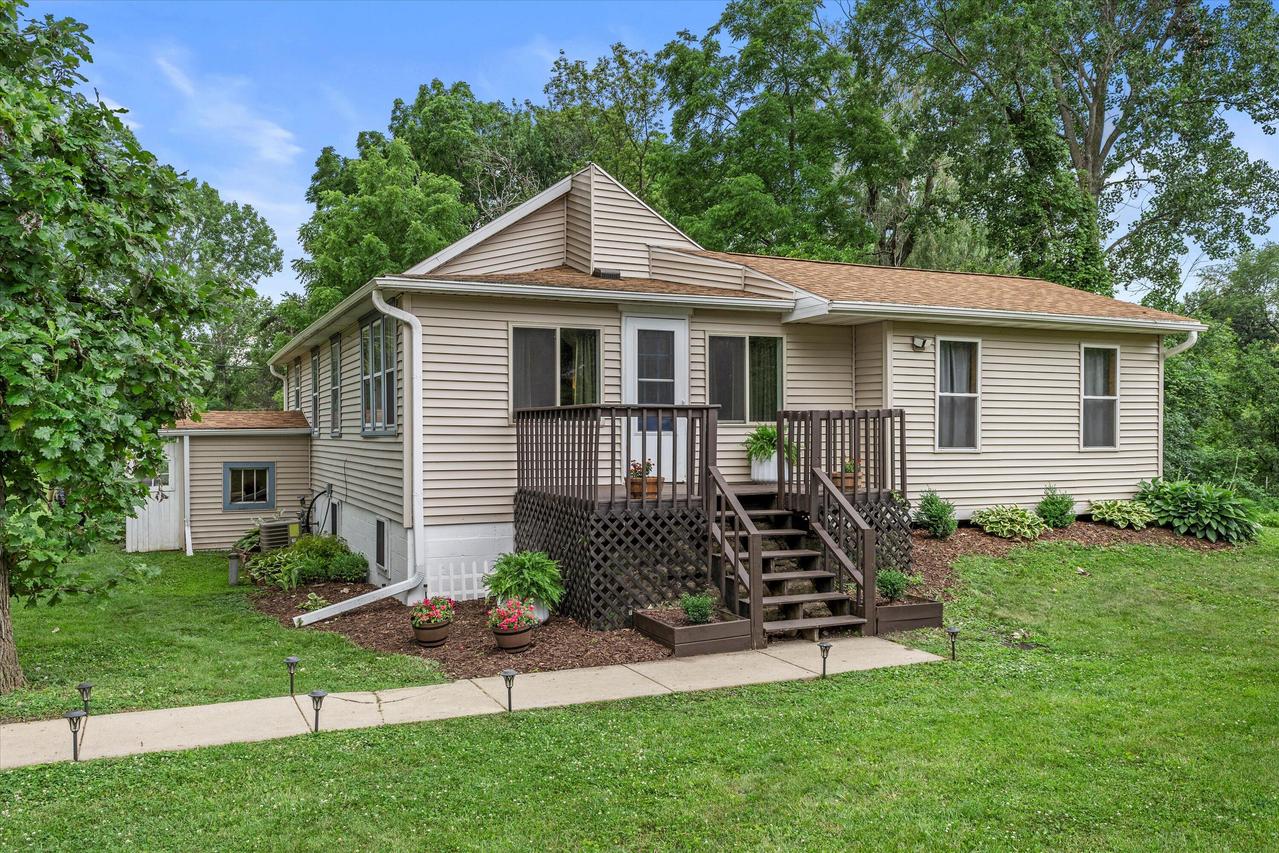 24925 Jackson St, Dover, WI 53139