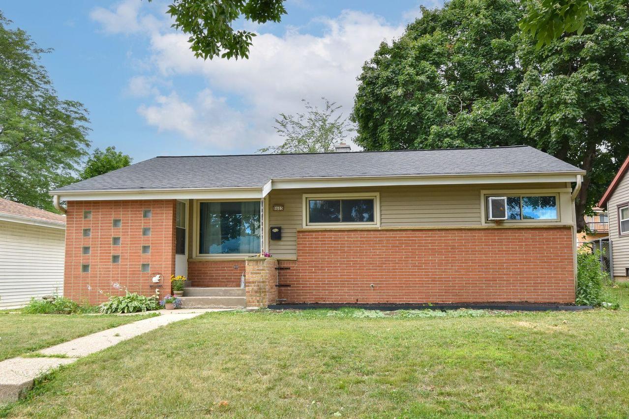 8605 W Lawrence Ave, Milwaukee, WI 53225