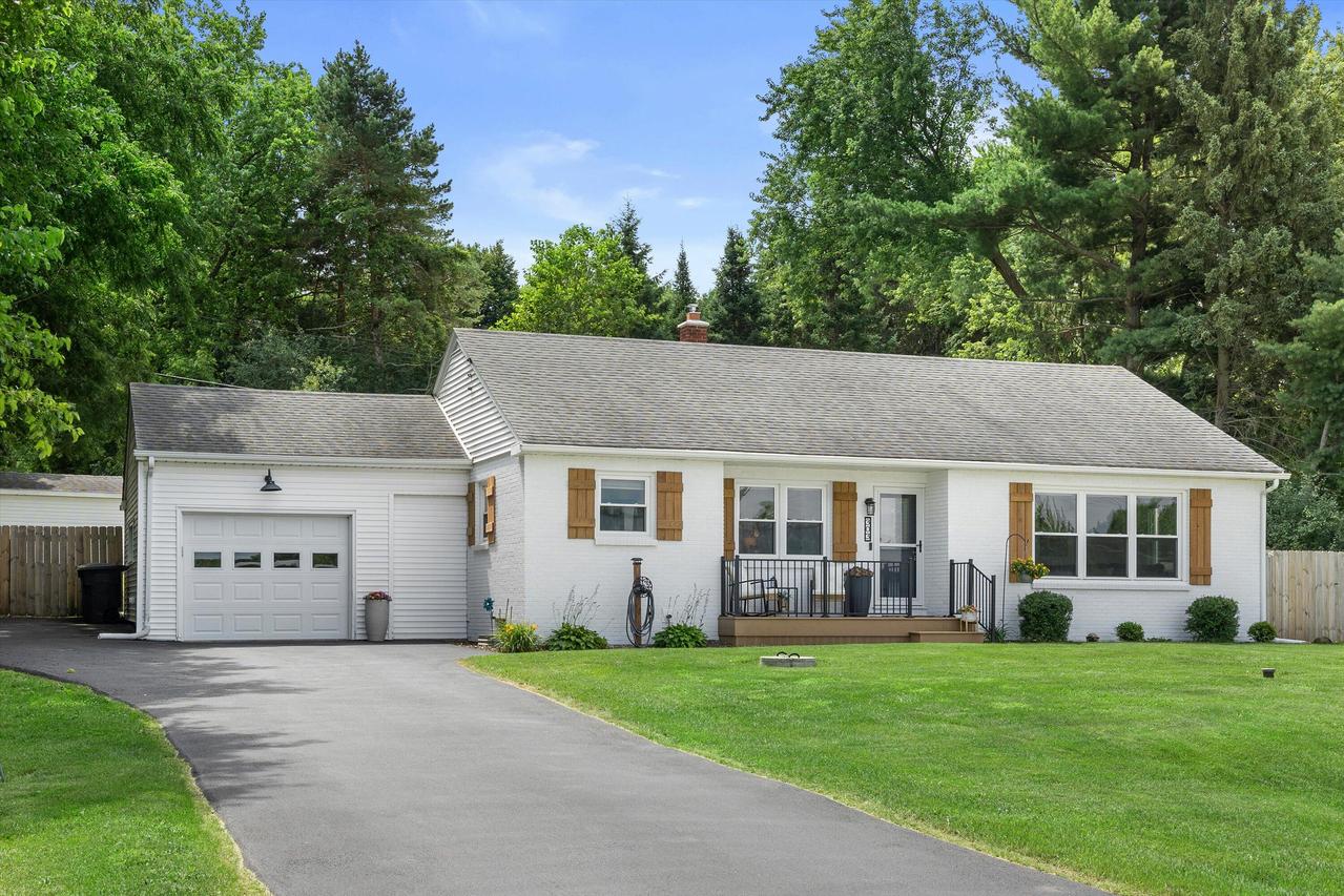 303 E State Rd, North Prairie, WI 53153