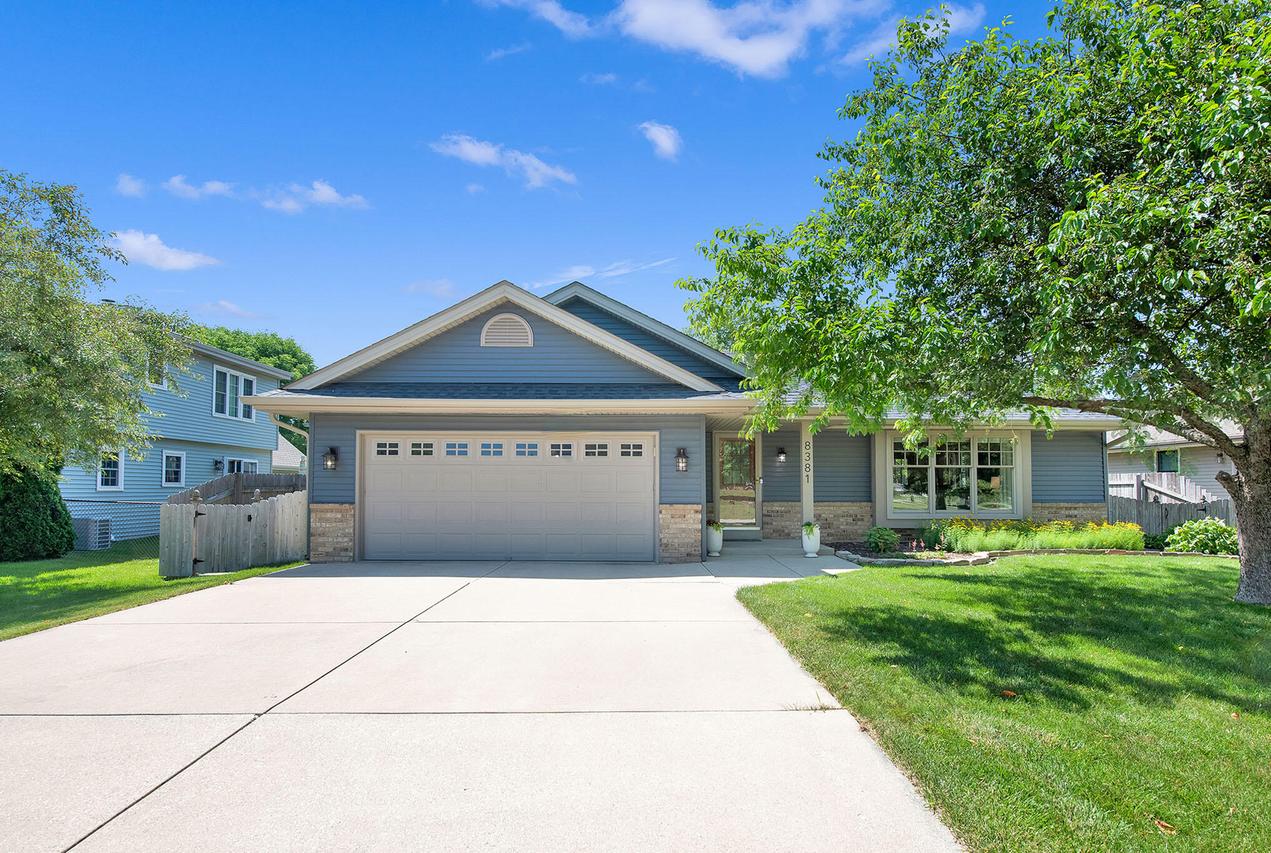 8381 S 15th Ave, Oak Creek, WI 53154