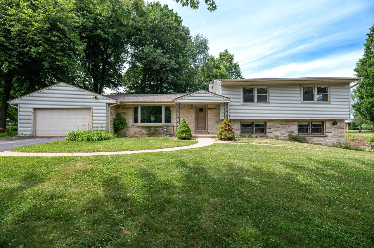 12600 W Joliet Cir, New Berlin, WI 53151