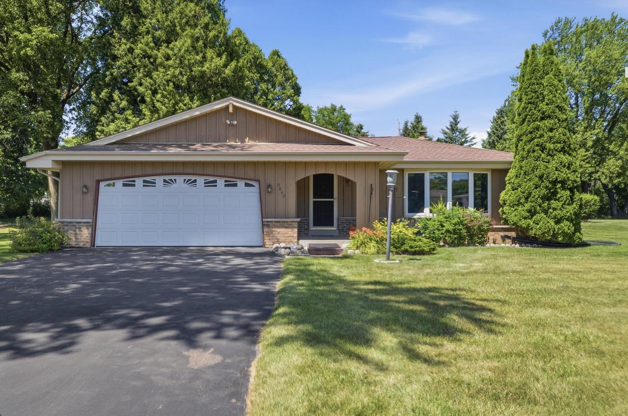 W159N9849 Butternut Rd, Germantown, WI 53022
