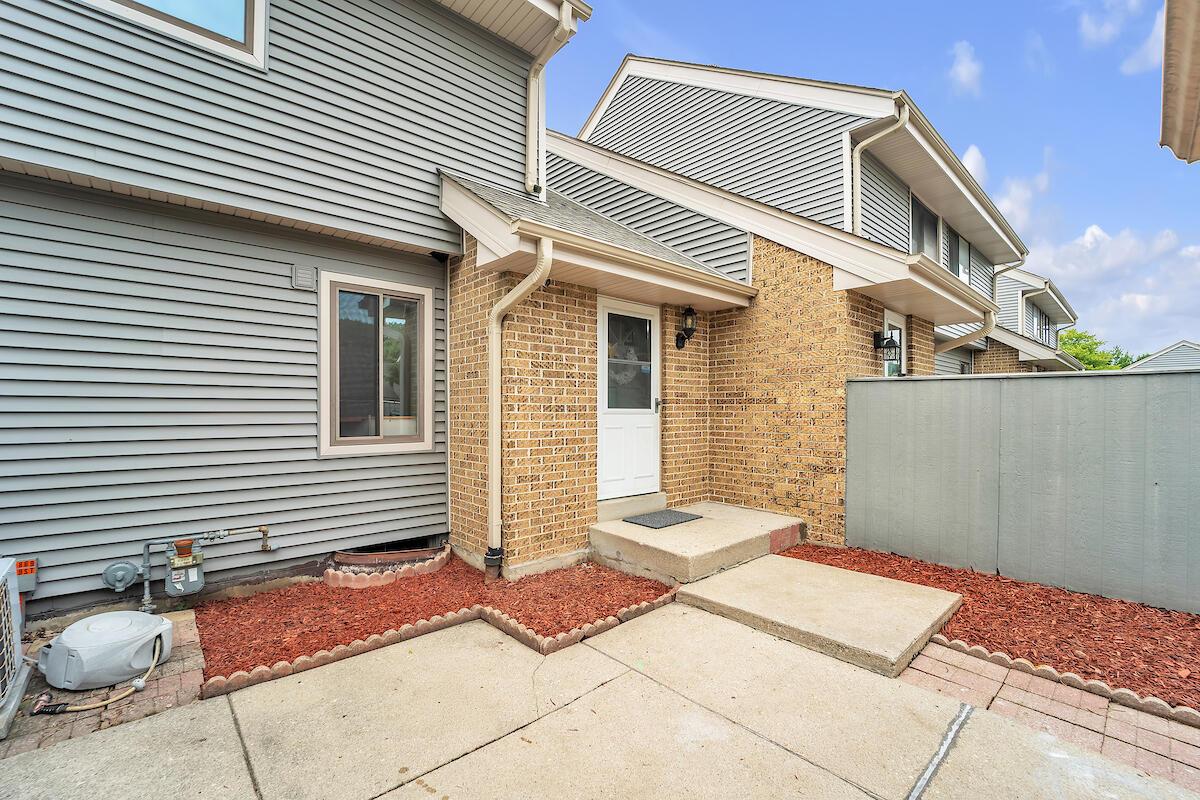 4869 S 19th St, Milwaukee, WI 53221