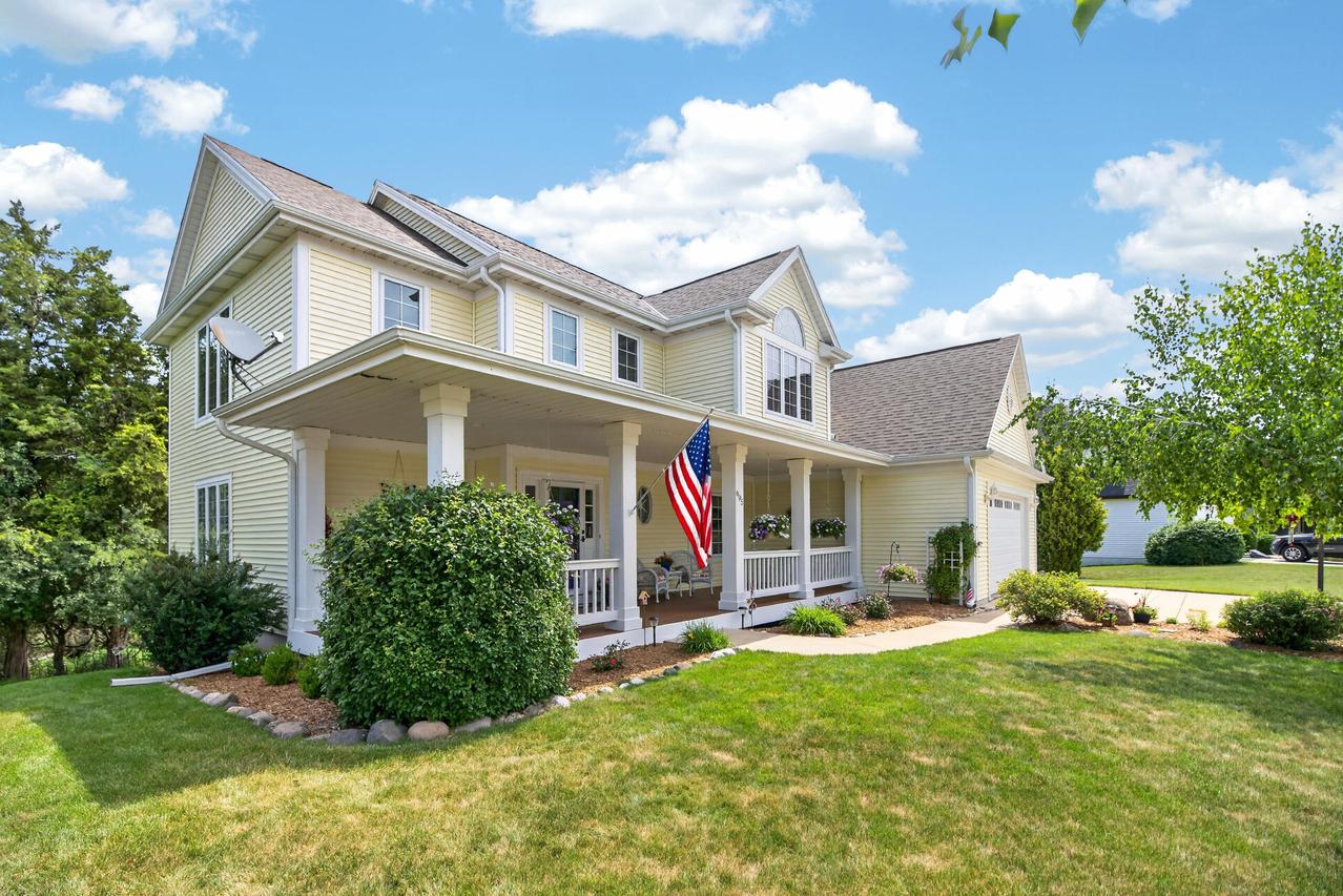 695 Summer Creek, Oconomowoc, WI 53066