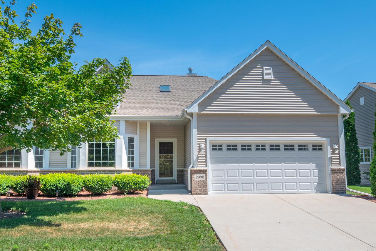 2398 Stoney Ln, Grafton, WI 53024