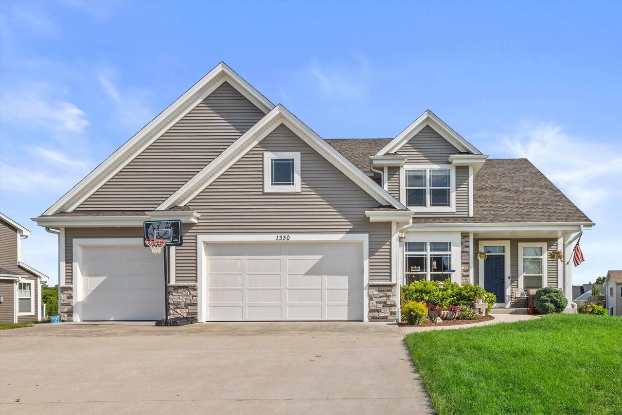 1330 Regees Rd, Mukwonago, WI 53149