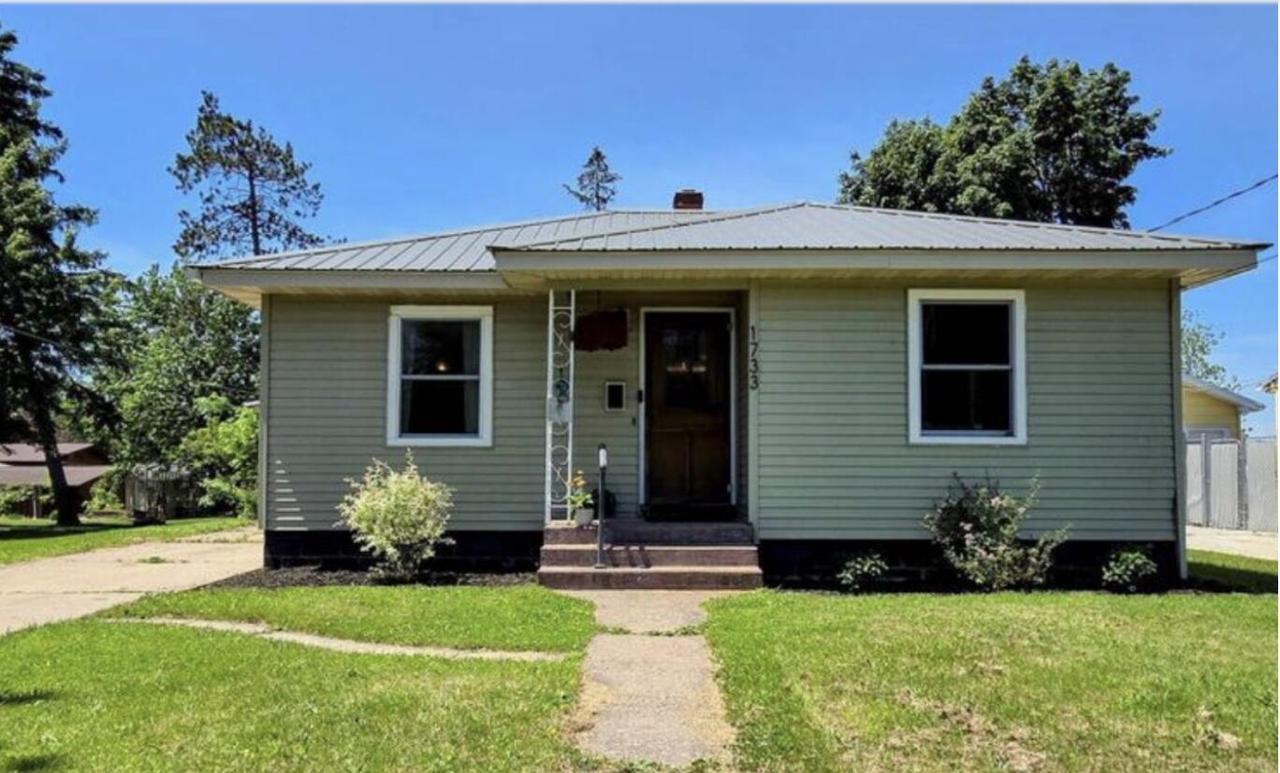 1733 Stoughton Ave, Tomah, WI 54660