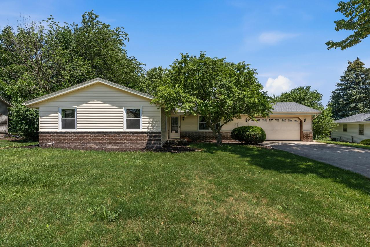 N101W15864 Santa Fe Dr, Germantown, WI 53022