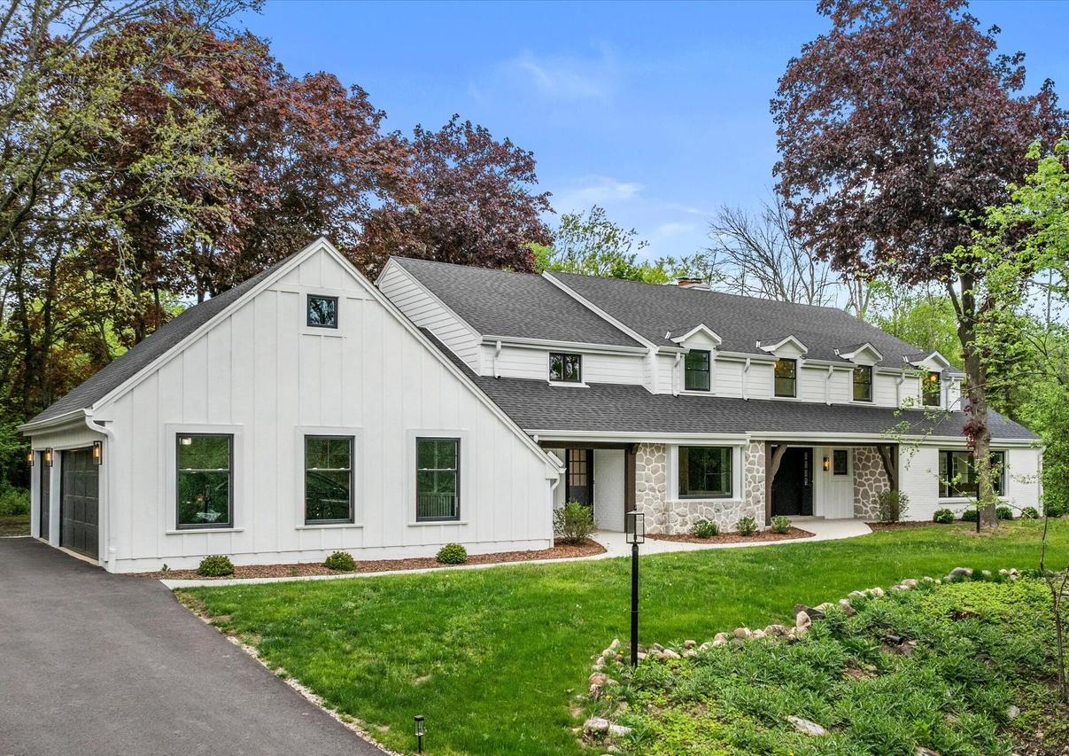 10525 N Fairway Ln, Mequon, WI 53092