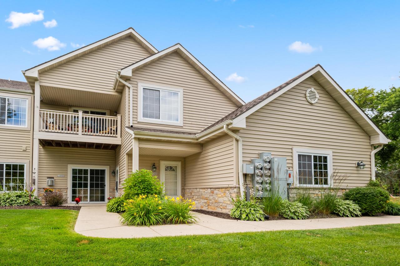 21890 N Weather Edge Cir #H, Lannon, WI 53046