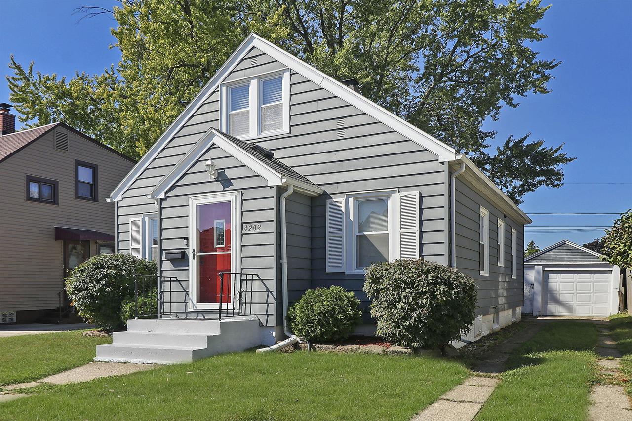 4202 18th Ave, Kenosha, WI 53140