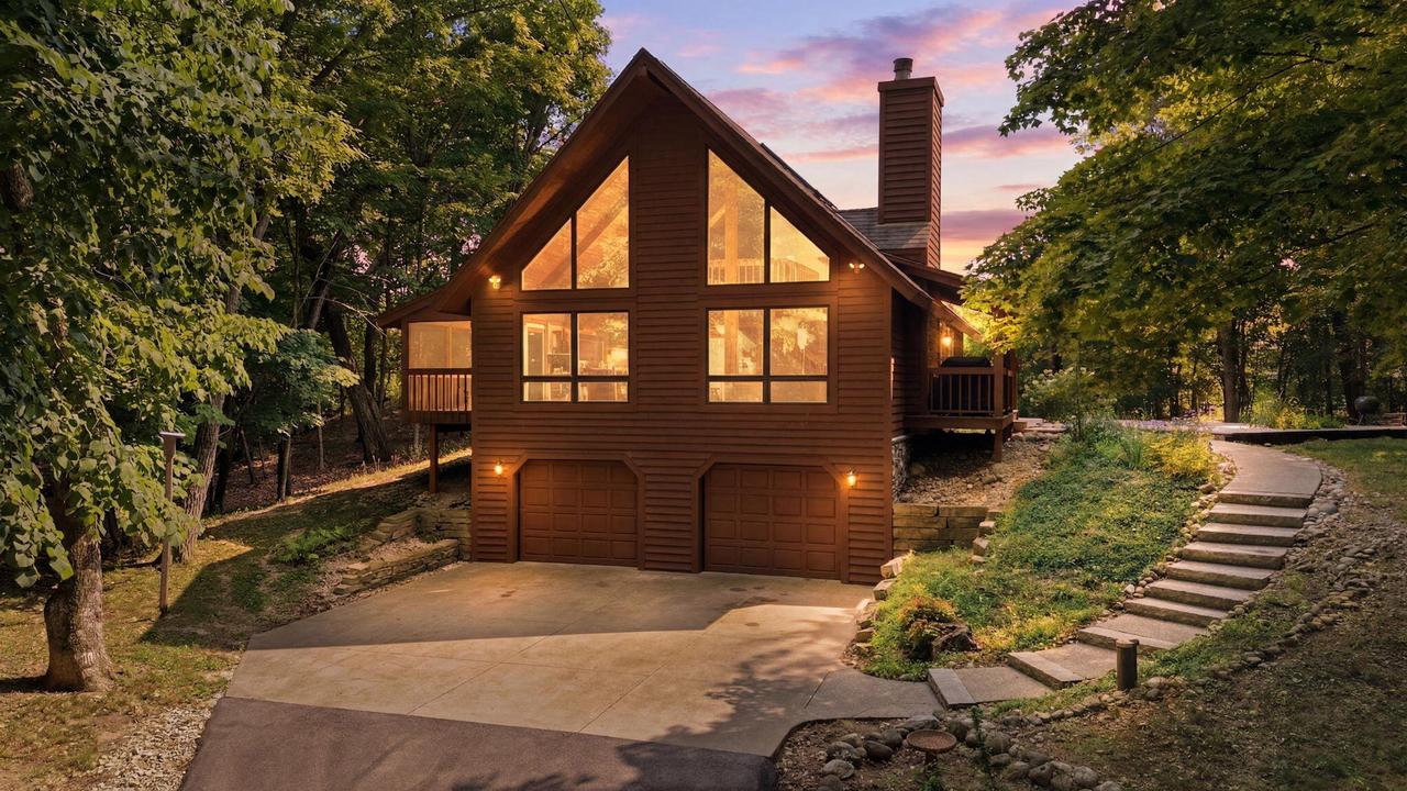 4239 Grandview Ct, Richfield, WI 53017