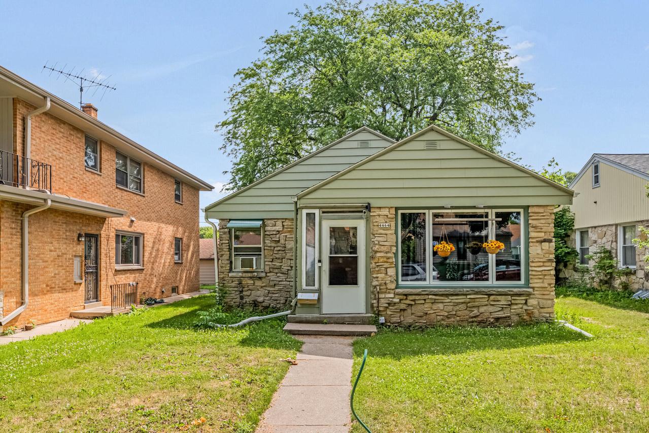 4464 N 67th St, Milwaukee, WI 53218
