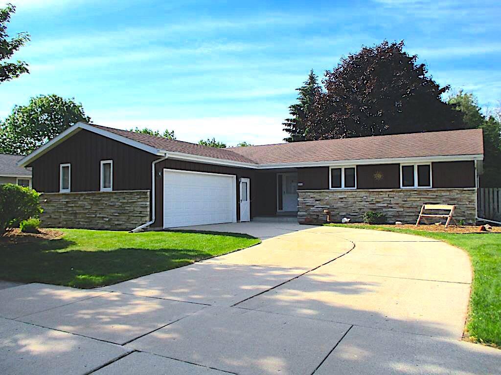 2211 Camelot Blvd, Sheboygan, WI 53081