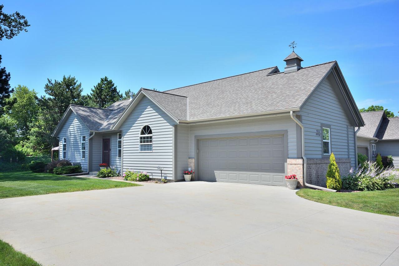 W232N3011 Emerald Ln #A, Pewaukee, WI 53072