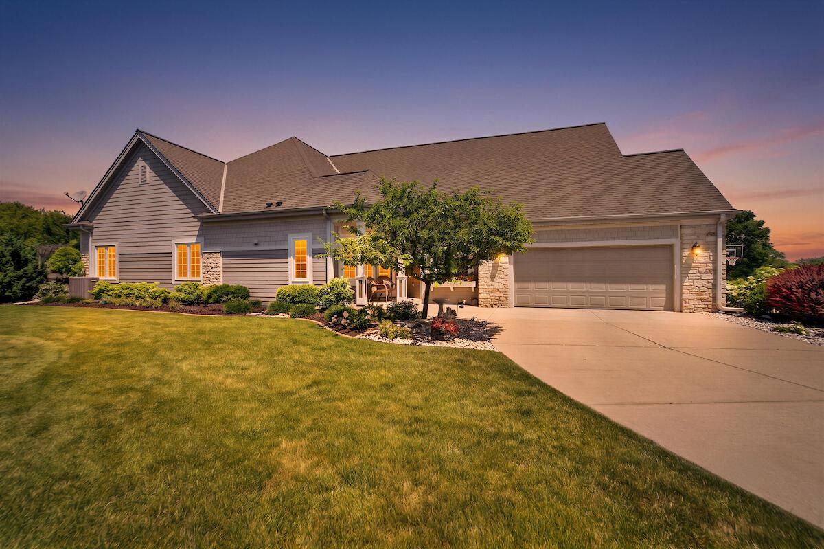 W162N5533 Westwind Dr, Menomonee Falls, WI 53051