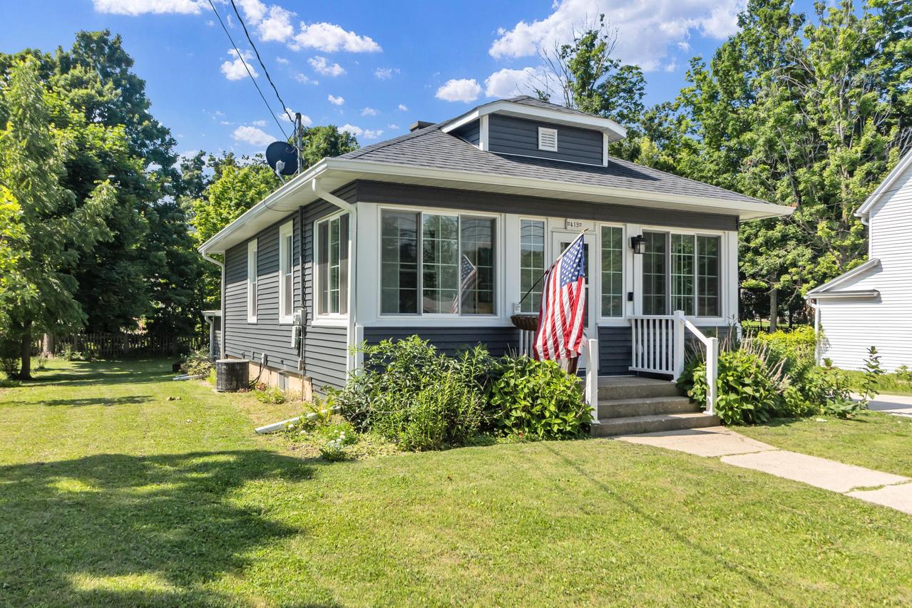 419 W Geneva St, Williams Bay, WI 53191