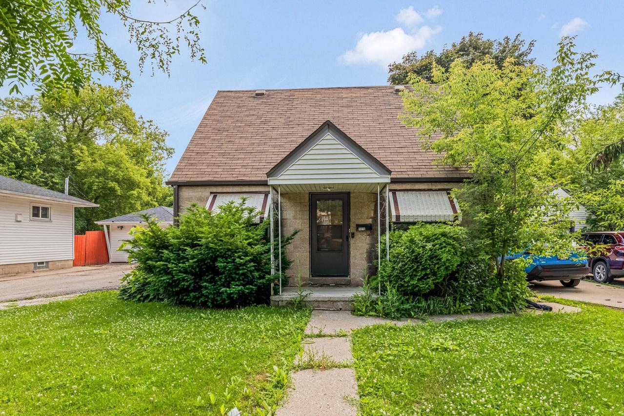 5016 N 49th St, Milwaukee, WI 53218
