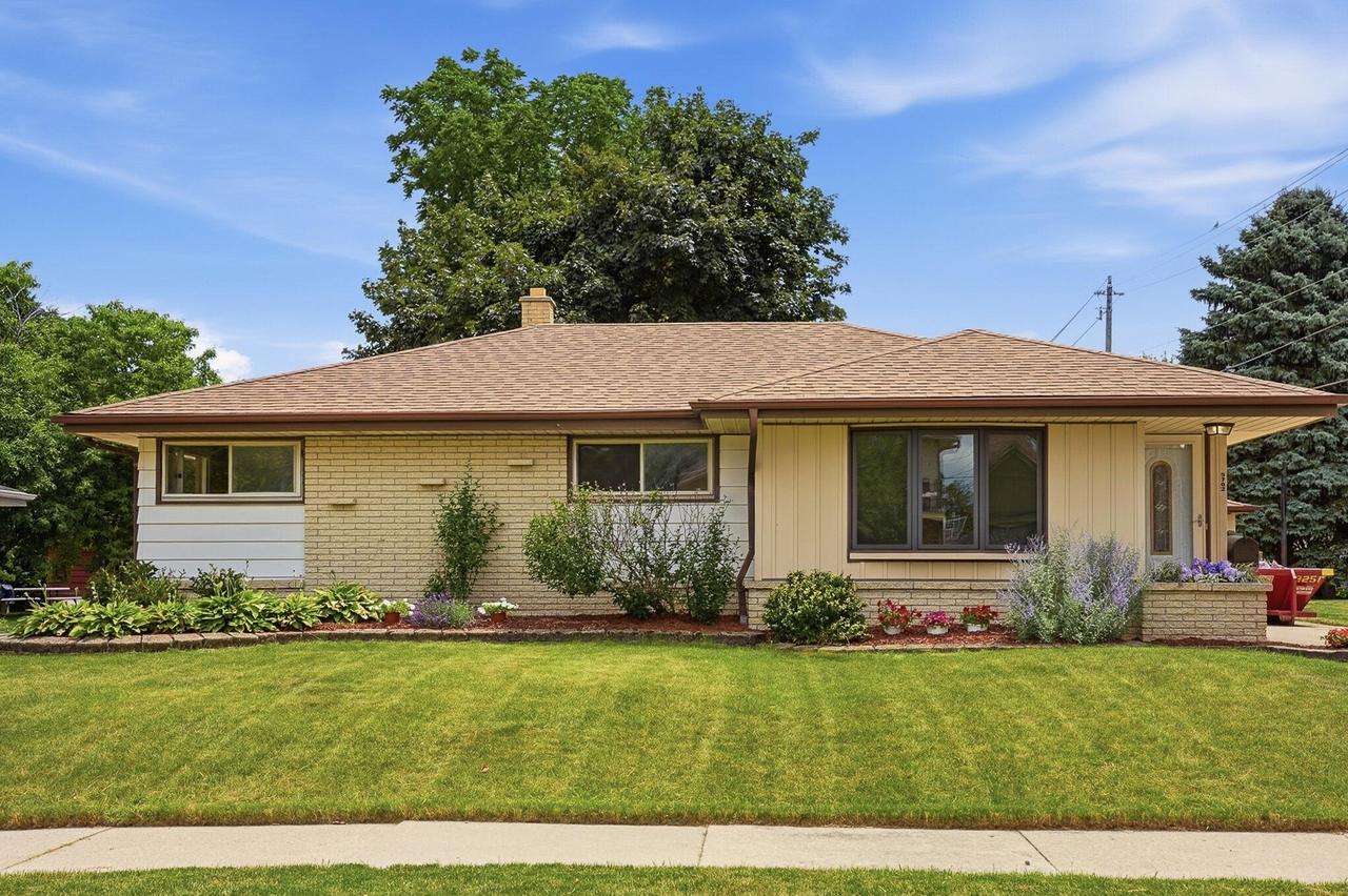 5782 S New York Ave, Cudahy, WI 53110