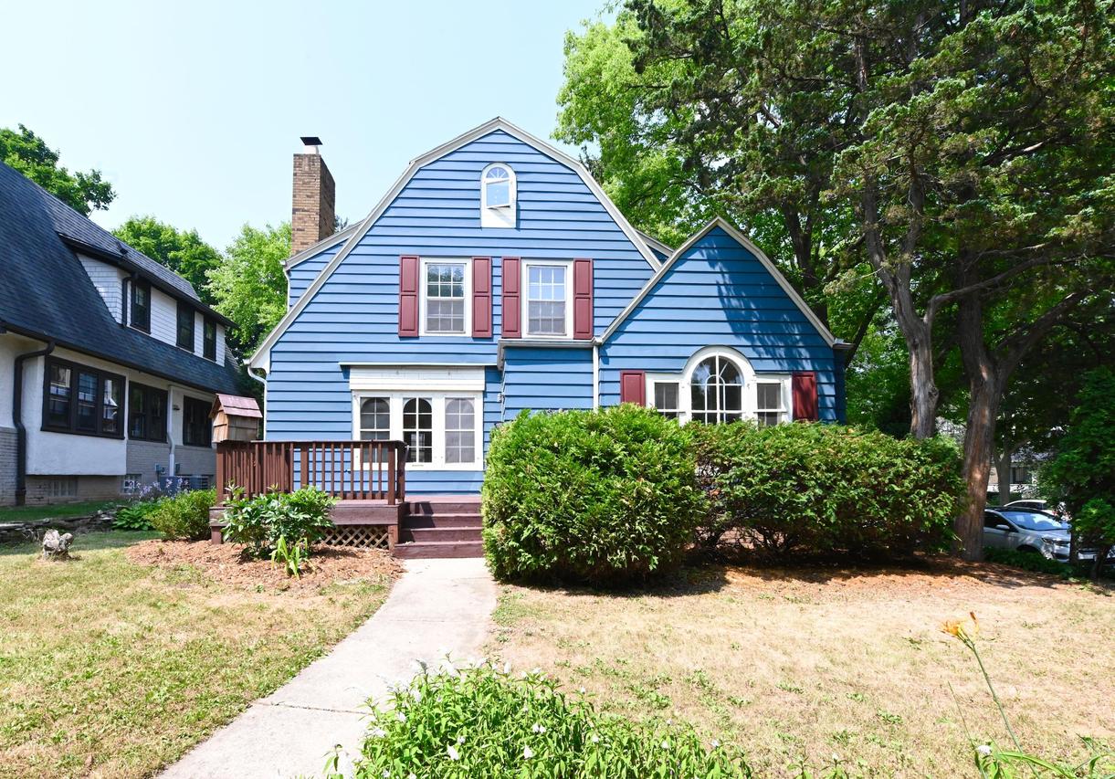 3495 N Maryland Ave, Milwaukee, WI 53211