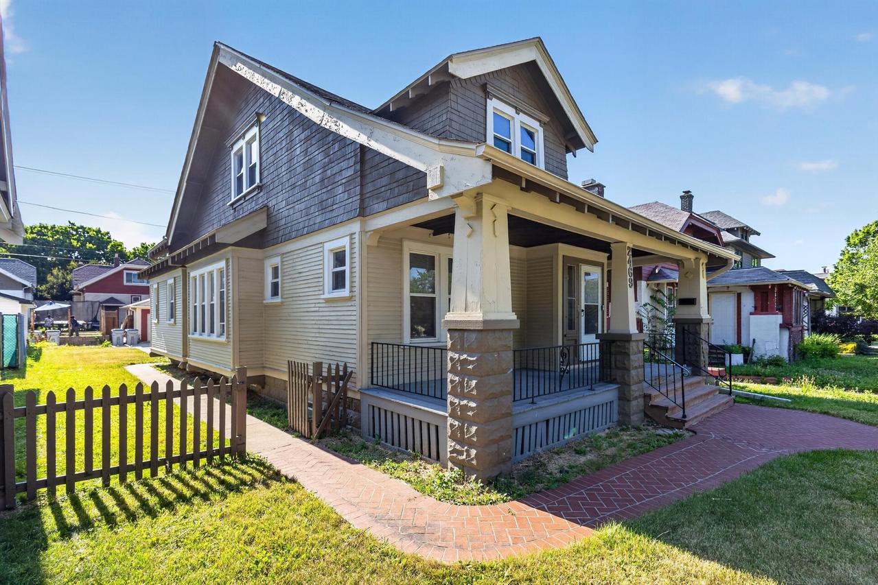 2469 N 46th St, Milwaukee, WI 53210