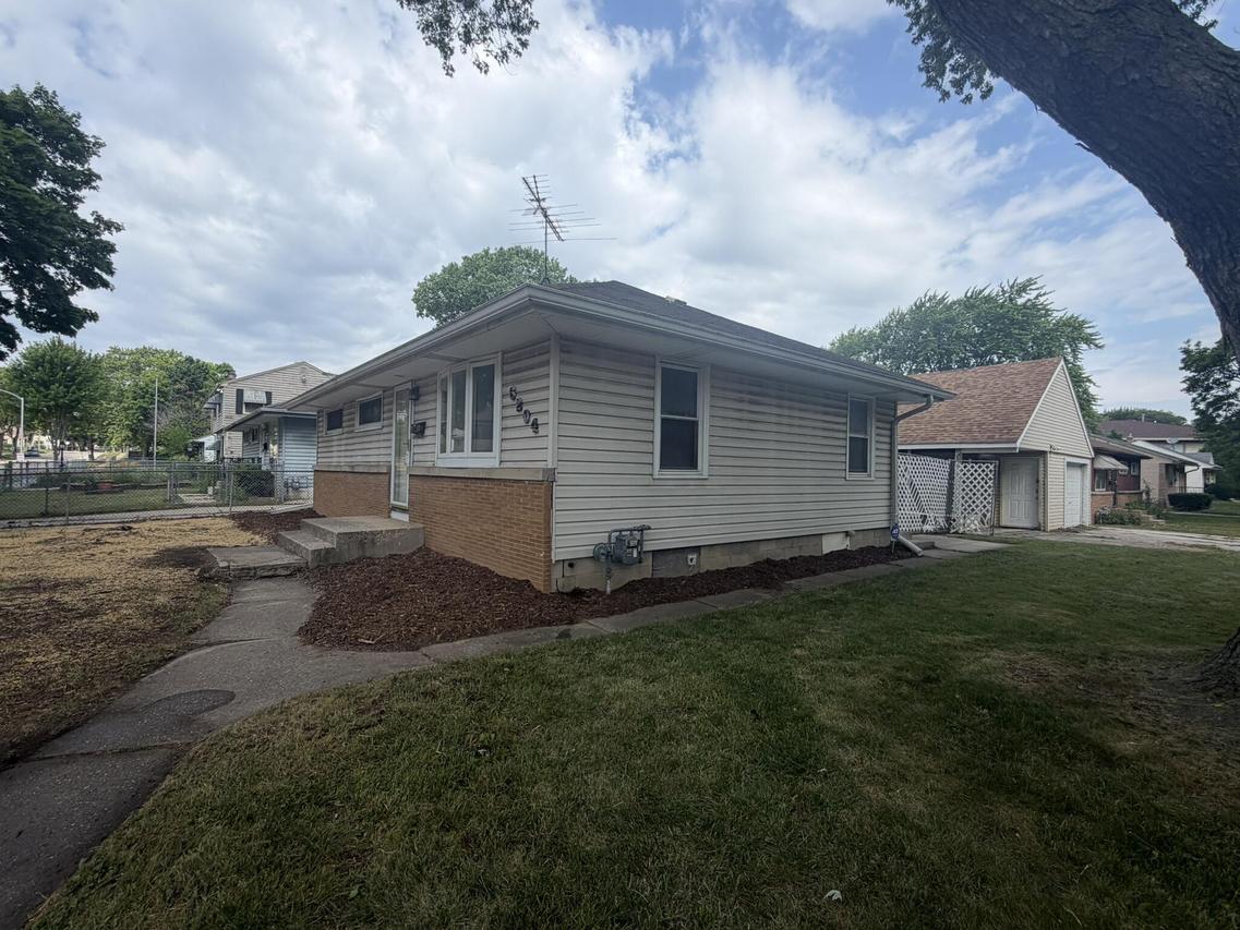 6204 W Thurston Ave, Milwaukee, WI 53218