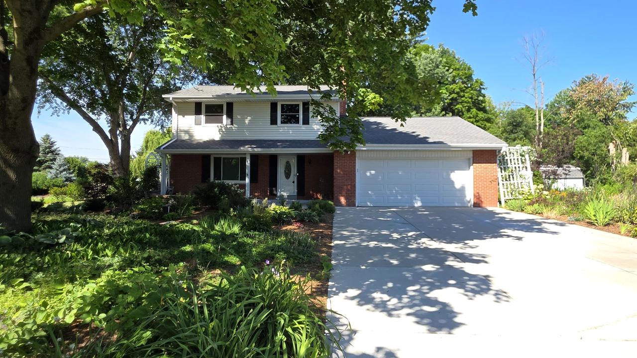 W174N7507 Joanne Dr, Menomonee Falls, WI 53051
