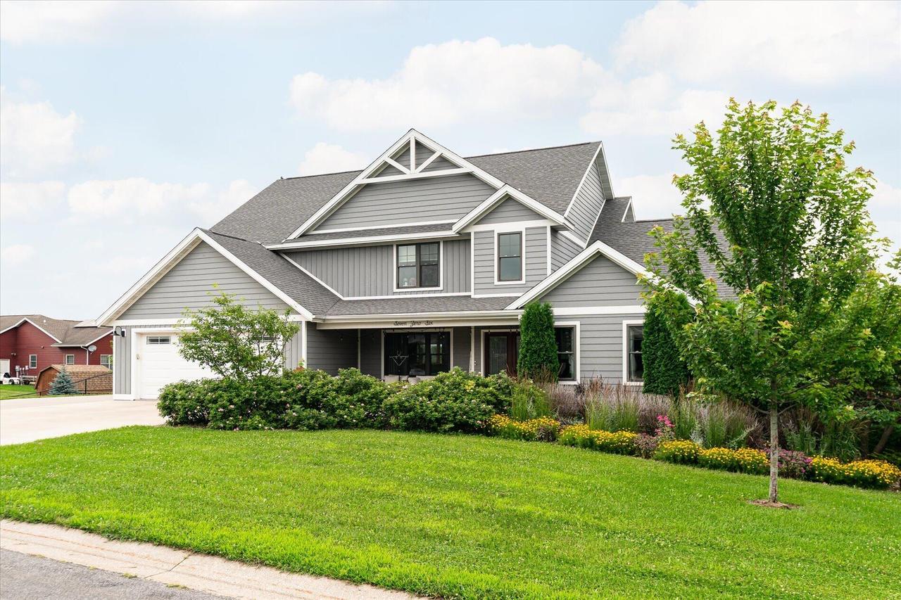 706 Derek Ln, Viroqua, WI 54665